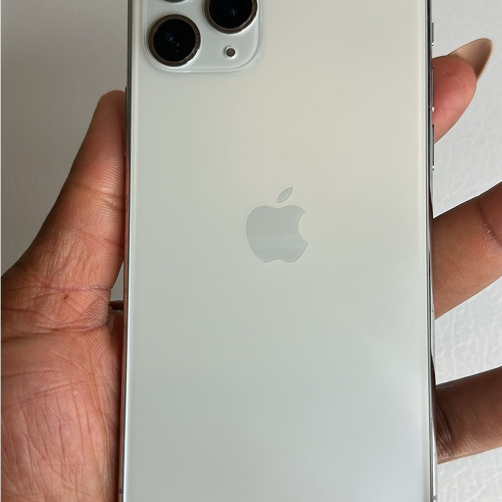 Apple iPhone 11 Pro in Sleek Black
